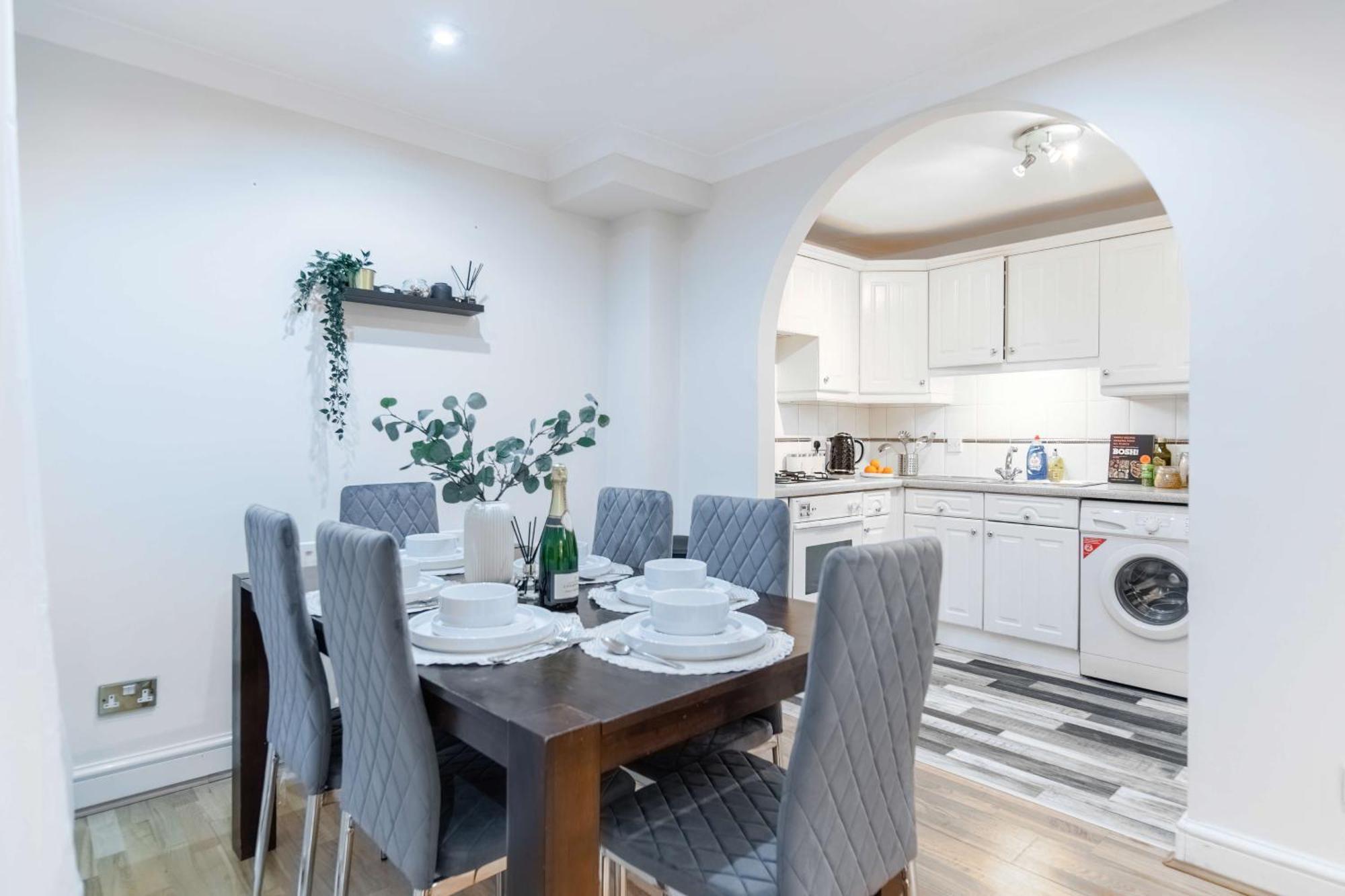 Holiday home Chic 3-bed Mews Townhouse St John's Wood With Free Wifi London