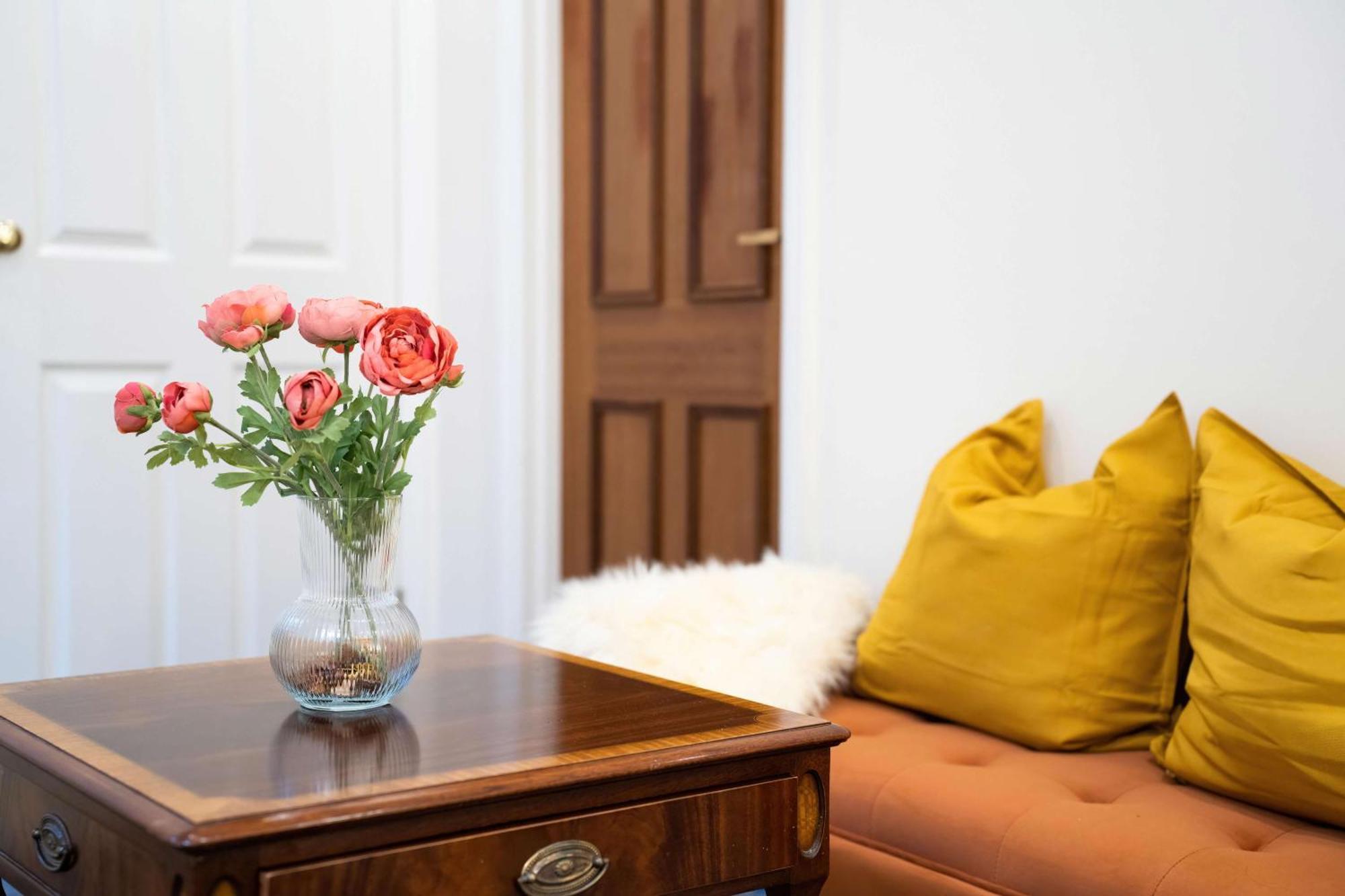 Chic 3-bed Mews Townhouse St John's Wood With Free Wifi Holiday home *