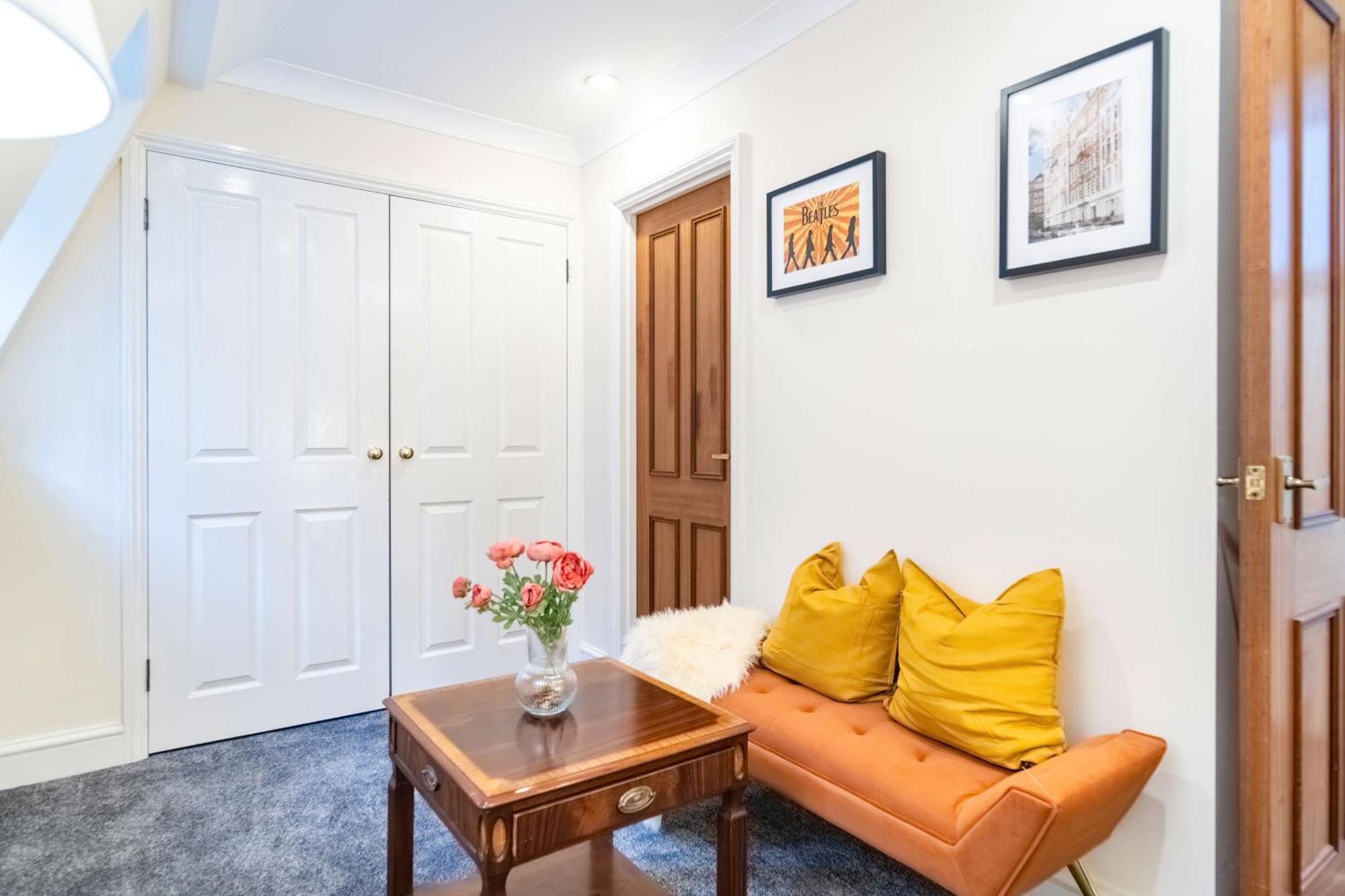 Chic 3-bed Mews Townhouse St John's Wood With Free Wifi Holiday home