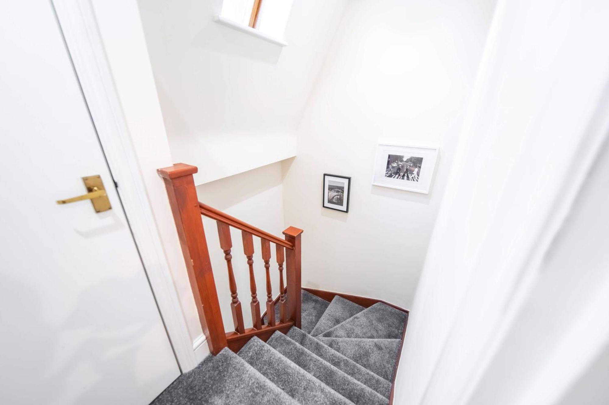 Chic 3-bed Mews Townhouse St John's Wood With Free Wifi Holiday home *