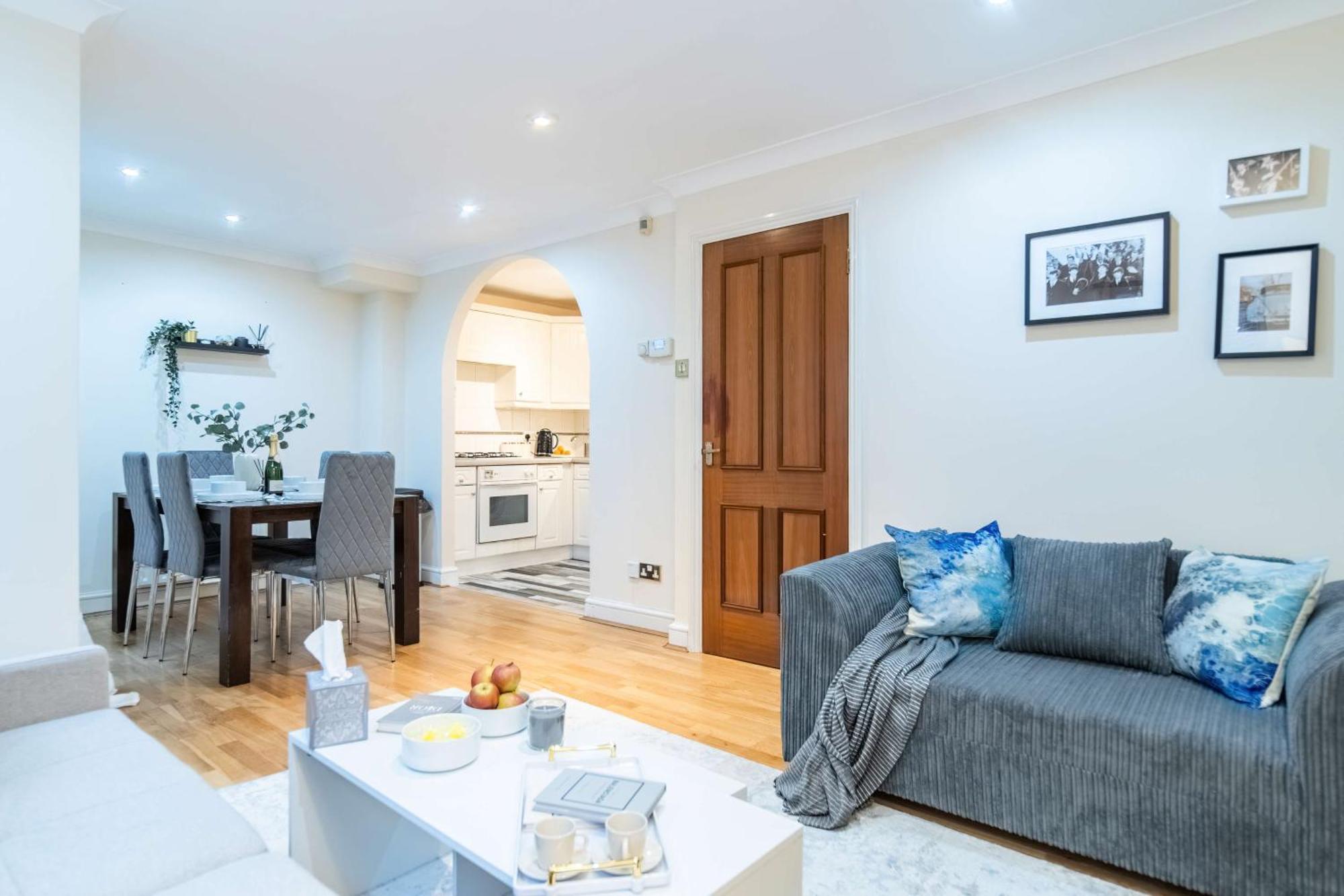 Holiday home Chic 3-bed Mews Townhouse St John's Wood With Free Wifi London