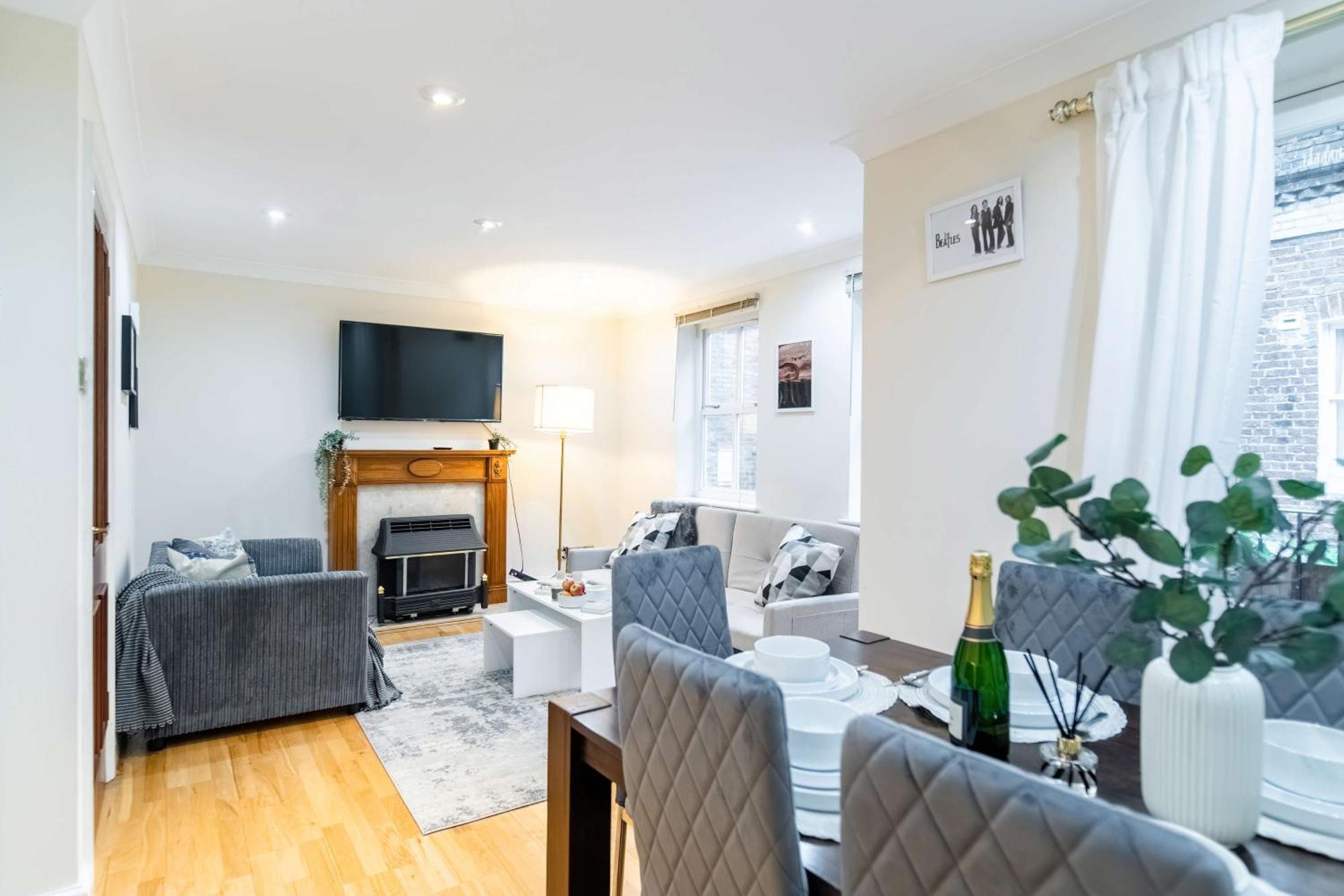 Holiday home Chic 3-bed Mews Townhouse St John's Wood With Free Wifi *